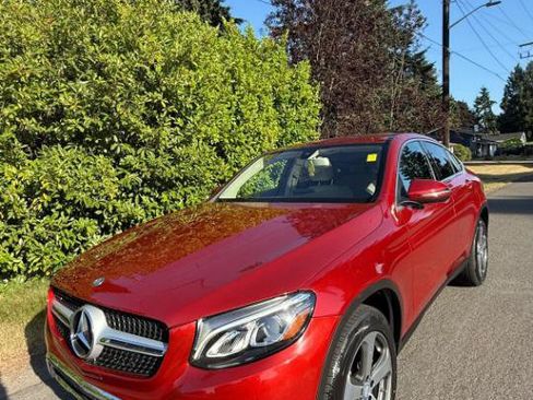 Used 2017 Mercedes-Benz GLC 300 4MATIC Coupe image 5