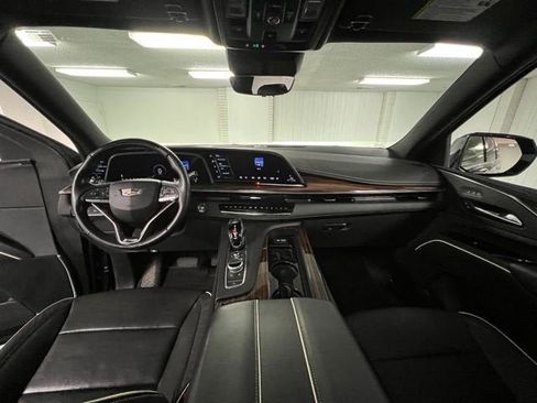 Used 2023 Cadillac Escalade ESV Premium Luxury image 18