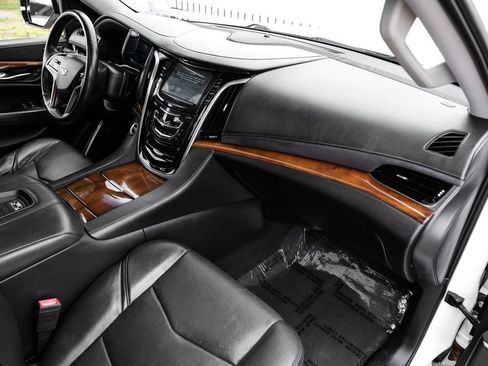 Used 2019 Cadillac Escalade ESV Premium Luxury RWD image 10