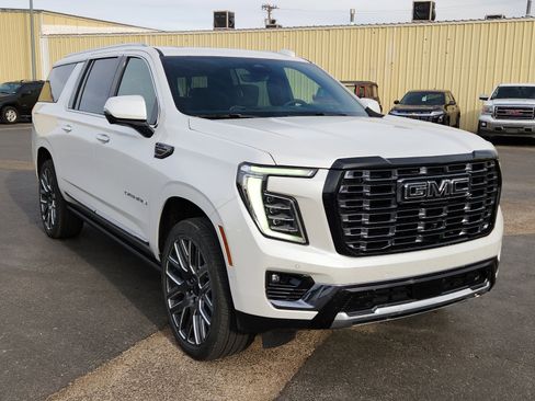 Used 2025 GMC Yukon XL Denali Ultimate w/ LPO, Floor Liner Package image 6