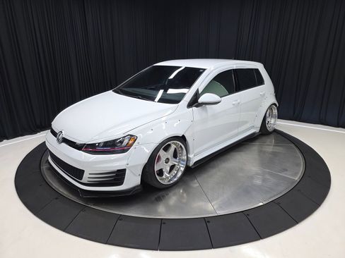 Used 2017 Volkswagen GTI S FWD image 9