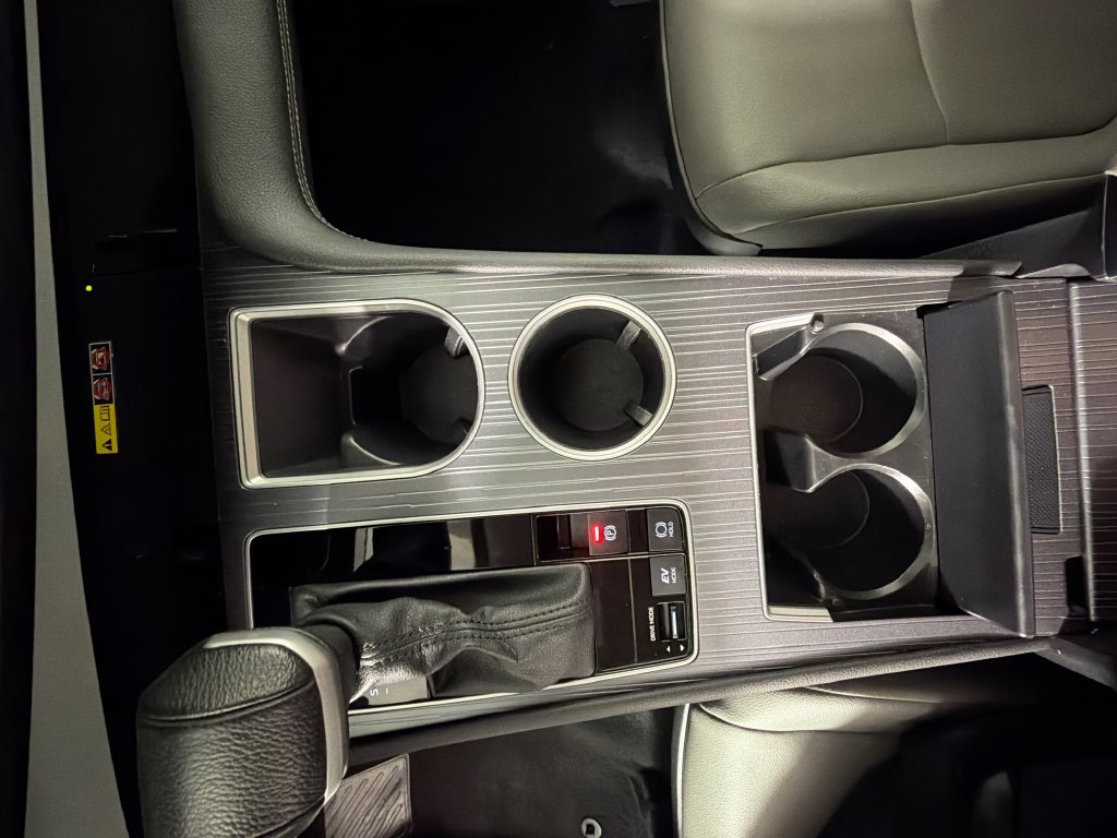Used 2025 Toyota Sienna XLE FWD image 22