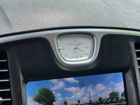 Used 2018 Chrysler 300 Limited image 21