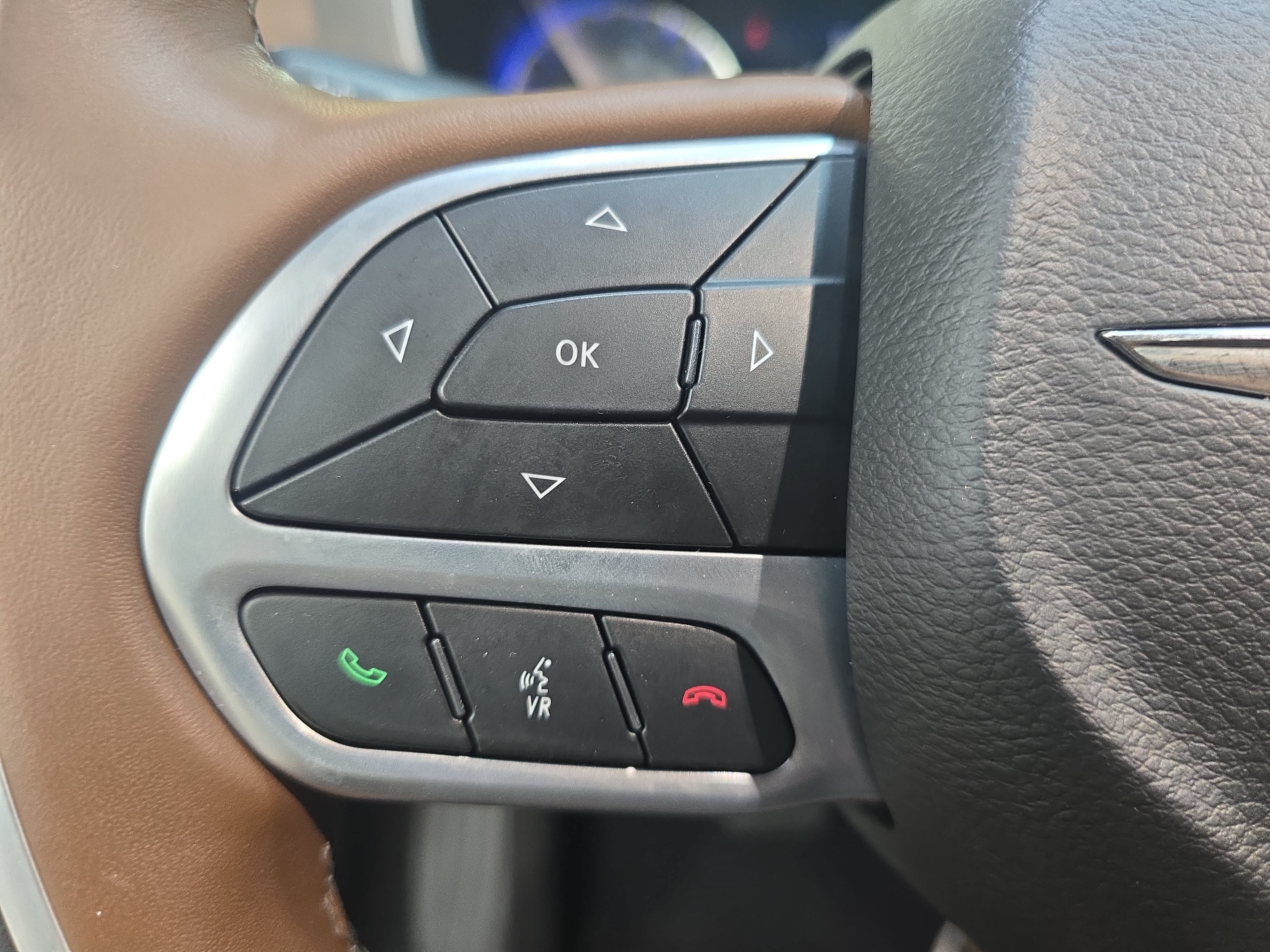 Used 2021 Chrysler Pacifica Limited w/ Uconnect Theater Family Group AWD/4WD image 14