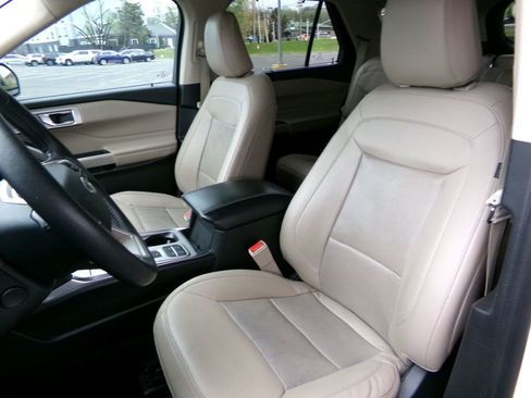 Used 2021 Ford Explorer Limited w/ Equipment Group 301A image 10