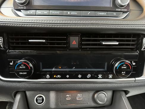 Used 2021 Nissan Rogue SV w/ Premium Package image 6