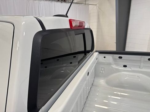 Used 2022 Chevrolet Colorado Z71 AWD/4WD image 10