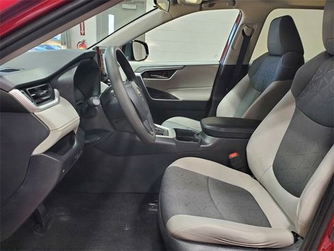 Used 2021 Toyota RAV4 XLE image 10