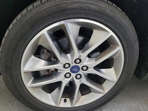 Used 2017 Ford Edge Titanium w/ Equipment Group 302A AWD/4WD image 31