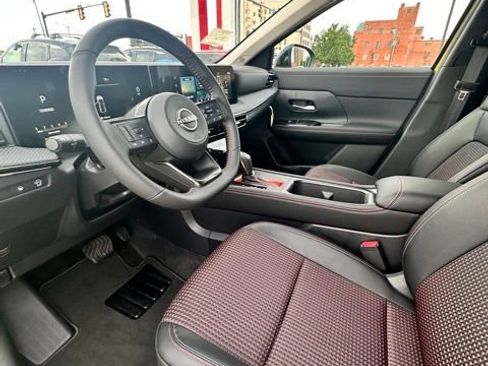 New 2025 Nissan Kicks SR image 24