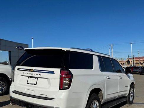 Used 2021 Chevrolet Suburban Premier w/ Premium Package image 4