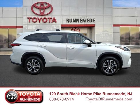 Used 2023 Toyota Highlander XLE AWD/4WD image 7