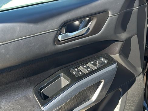 Used 2023 Nissan Pathfinder SL w/ Black Appearance Package image 12