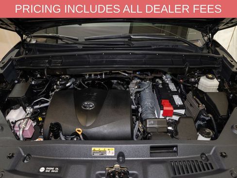 Used 2022 Toyota Highlander XLE AWD/4WD image 22