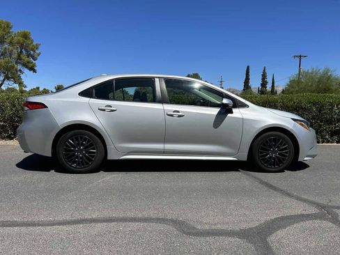 Used 2020 Toyota Corolla LE image 5