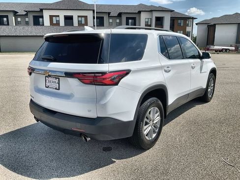 Used 2022 Chevrolet Traverse LT FWD image 14