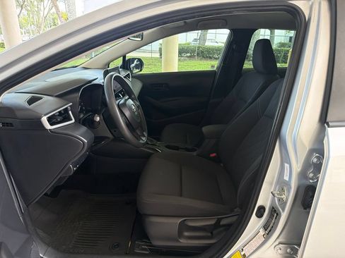 Used 2023 Toyota Corolla LE FWD image 6