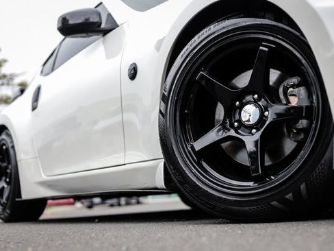 Used 2016 Nissan 370Z Touring RWD image 6