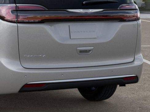 New 2026 Chrysler Pacifica Pinnacle image 13