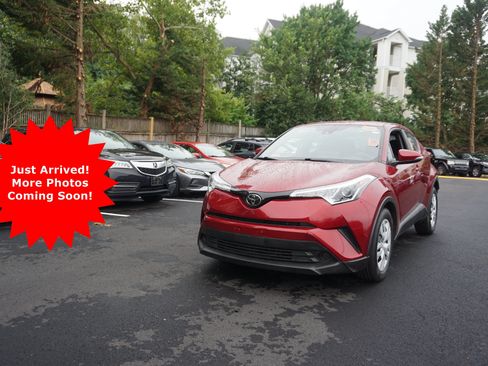 Used 2019 Toyota C-HR LE FWD image 1