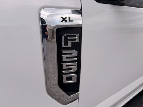 Used 2017 Ford F250 XL w/ Power Equipment Group AWD/4WD image 14