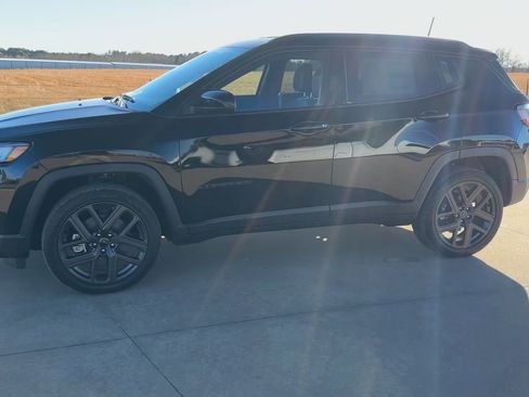 New 2026 Jeep Compass Latitude image 6