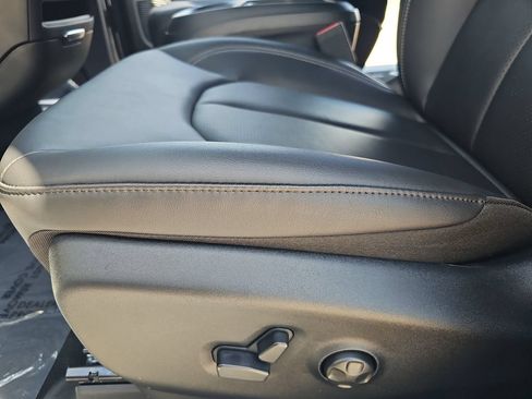 New 2027 Chrysler Pacifica Select FWD image 30