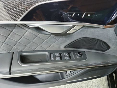 Used 2025 Audi S8 EXECUTIVE image 12