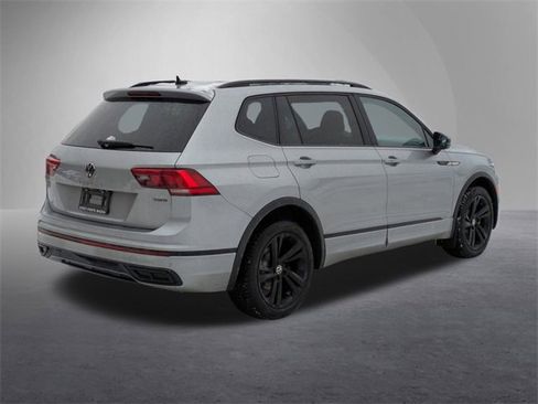 Used 2023 Volkswagen Tiguan SE R-Line image 4