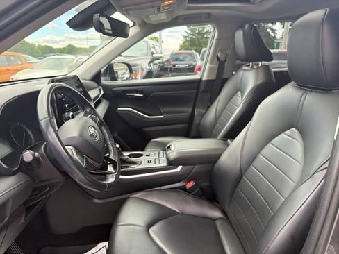 Used 2021 Toyota Highlander XLE AWD/4WD image 24