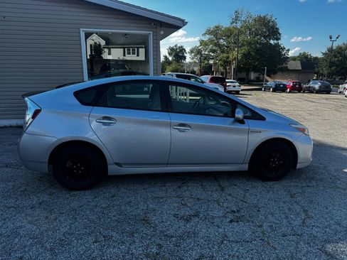 Used 2013 Toyota Prius Two FWD image 2