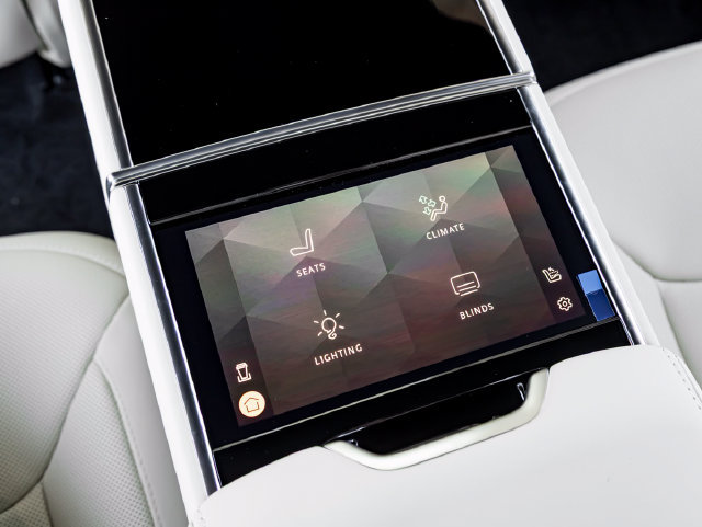 New 2026 Land Rover Range Rover Autobiography AWD/4WD image 32