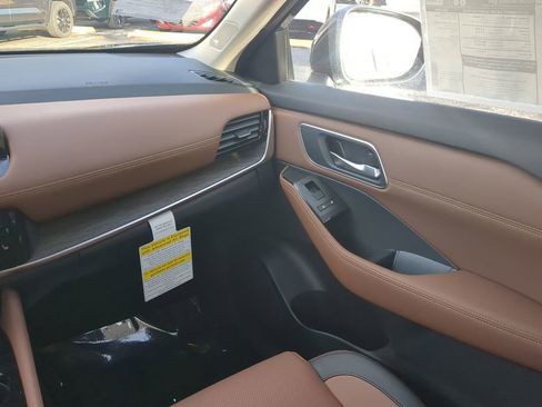 New 2026 Nissan Rogue Platinum AWD/4WD image 17