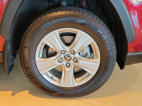 Used 2021 Toyota RAV4 LE image 7