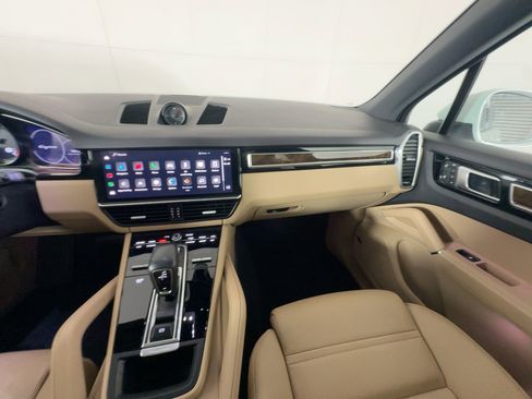 Used 2023 Porsche Cayenne image 28