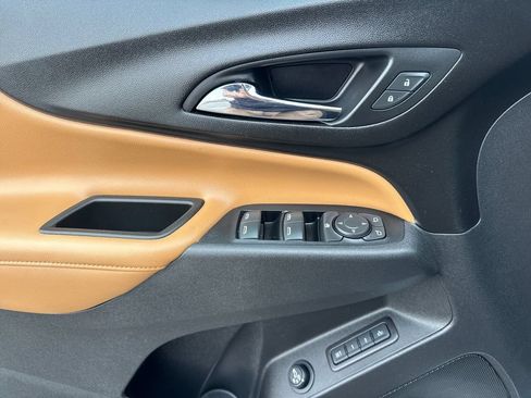Used 2020 Chevrolet Equinox Premier w/ LPO, Floor Liner Package FWD image 10