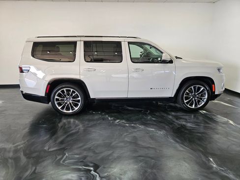 Used 2022 Jeep Wagoneer Series III w/ Premium Group I AWD/4WD image 27