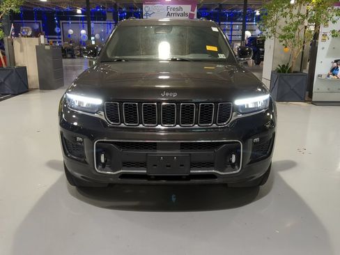 Used 2022 Jeep Grand Cherokee L Overland w/ Luxury Tech Group IV AWD/4WD image 3