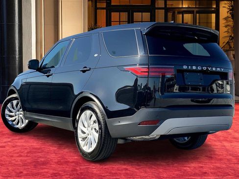 New 2025 Land Rover Discovery S image 3