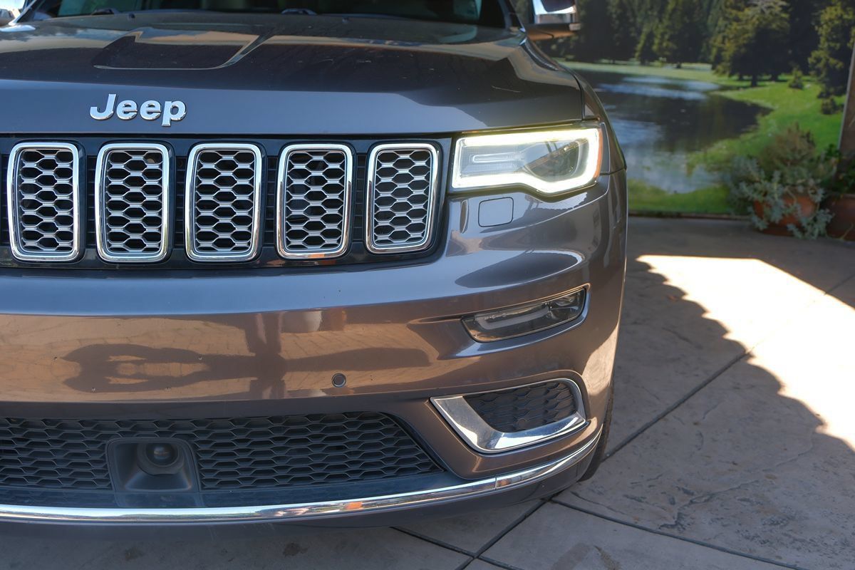 Used 2018 Jeep Grand Cherokee Summit w/ Skid Plate Group AWD/4WD image 48