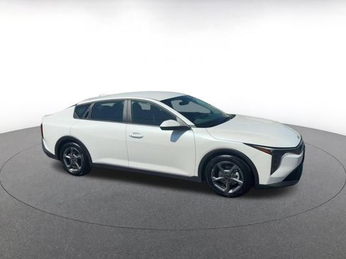 Used 2025 Kia K4 FWD image 2