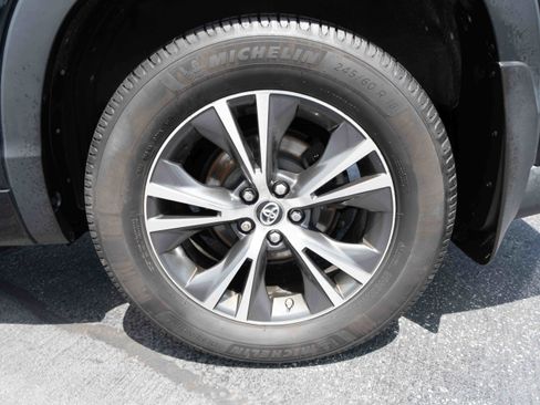 Used 2016 Toyota Highlander XLE AWD/4WD image 30