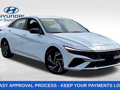 Used 2025 Hyundai Elantra Sport FWD image 3