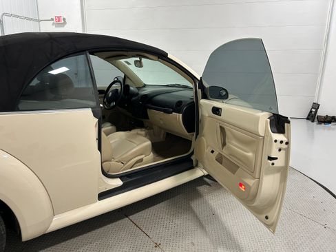 Used 2004 Volkswagen Beetle GLS FWD image 21
