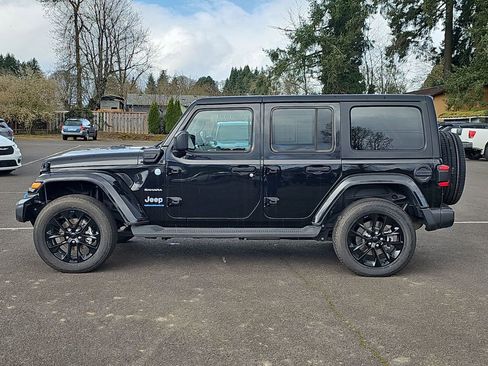 Used 2023 Jeep Wrangler Unlimited Sahara w/ Cold Weather Group image 3