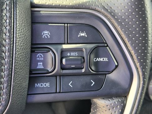 Used 2025 Toyota 4Runner SR5 AWD/4WD image 22