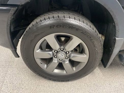 Used 2015 Nissan Titan SV w/ SV Value Truck Package image 10