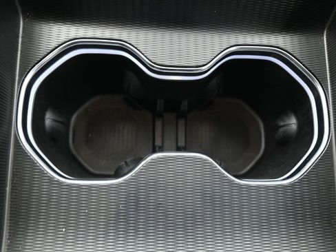 Used 2025 Jeep Grand Cherokee Altitude image 9