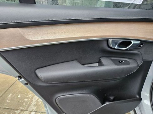Certified 2025 Volvo XC90 B6 Plus AWD/4WD image 19