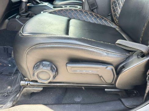 Used 2023 Jeep Wrangler Unlimited Sahara AWD/4WD image 18